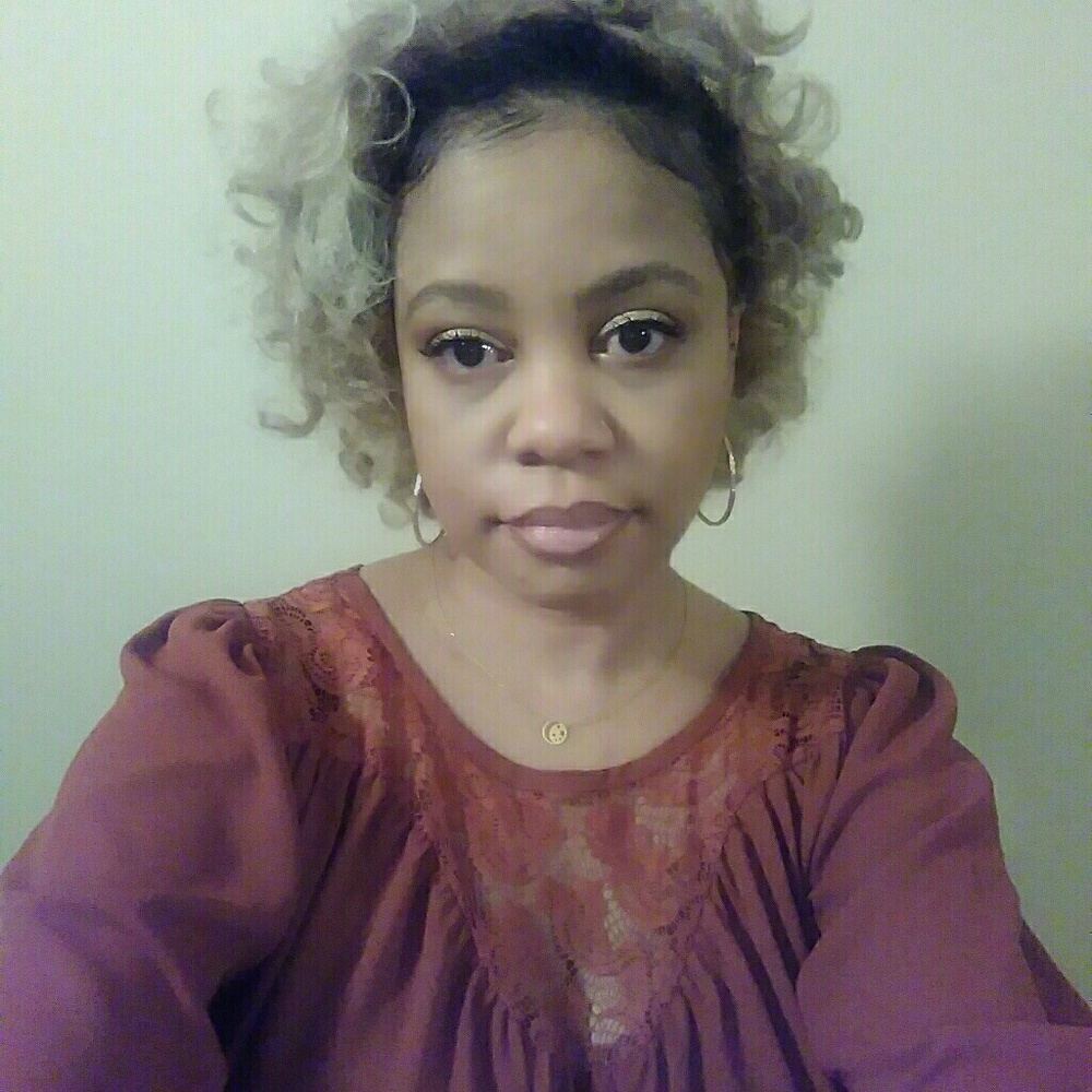 Meet your Posher, Monique